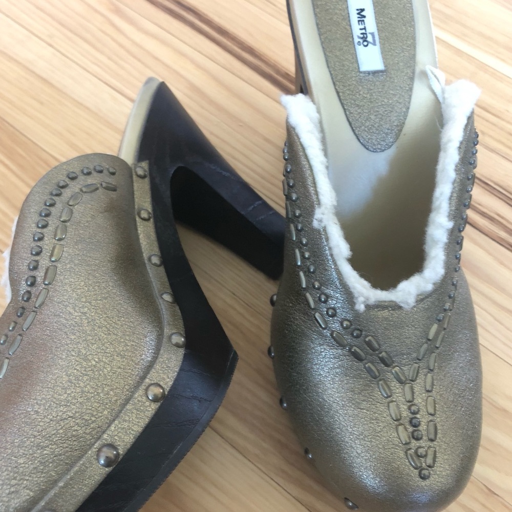 🌺 (3/$30) Metro 7 Gold Mule Heels